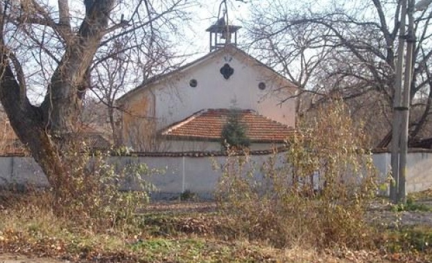 Християни и мюсюлмани заедно ремонтират църква в село Нови извор