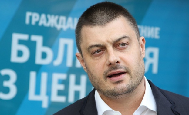 Бареков: Пробват да върнат Борисов със златния пръст на Местан 