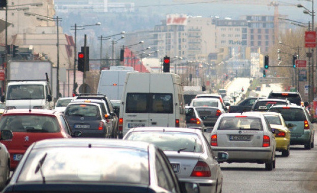 Над 100 хиляди коли напускат днес София