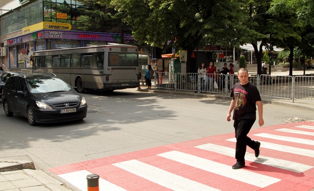 Обезопасяват движението на пешеходците по старозагорските улици