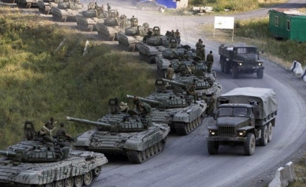 Русия отново стяга войски към границата с Украйна