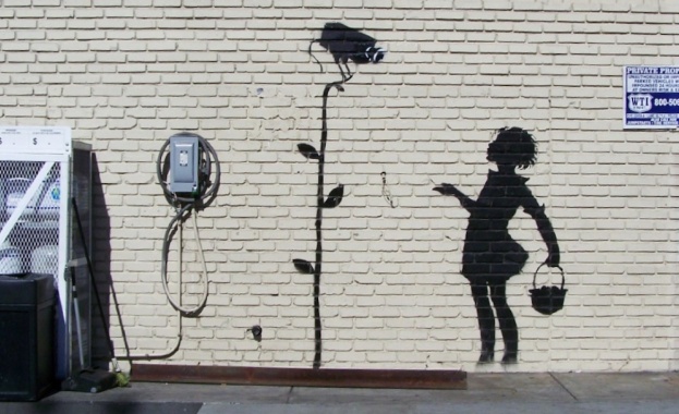 Произведения на анонимния графити артист Banksy отиват на търг