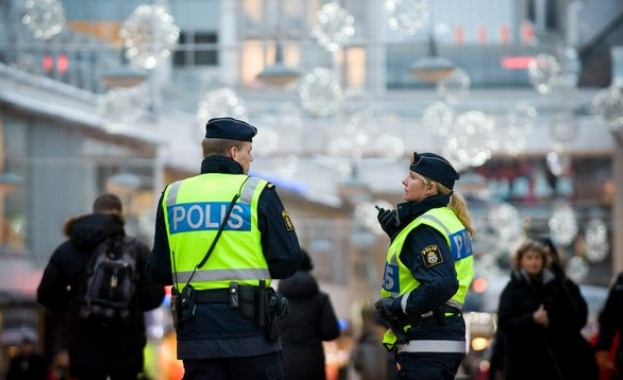 Мъж с бомба отцепи два района в центъра на Стокхолм