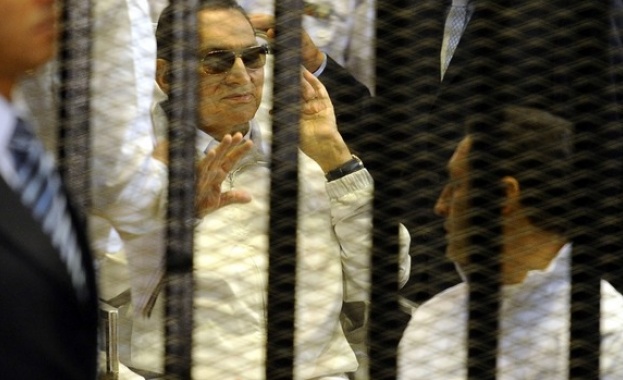 Хосни Мубарак си счупи крака в затвора