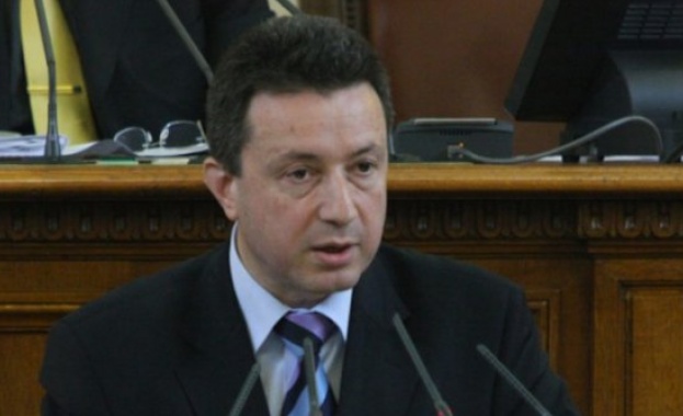 Янаки Стоилов подаде оставка като зам.-председател на парламентарната група