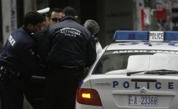 Арест за българка, работила нелегално като медсестра в Атина