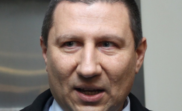 Цветан Василев е сезирал главния прокурор за заплахи от Пеевски