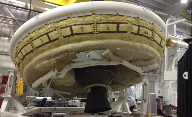 НАСА праща "летяща чиния" на Марс