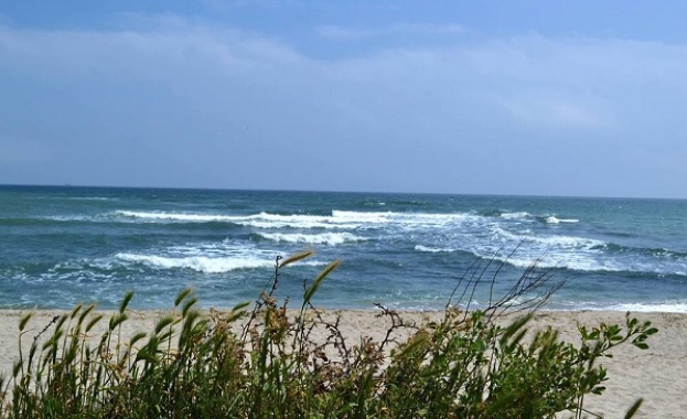 Отмениха забраната за къпане в морето край Офицерския плаж