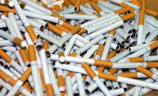 200 кутии нелегални цигари и 15 кг нелегален тютюн за пушене задържаха митнически служители в Габрово