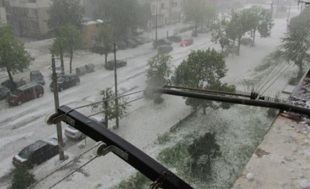 Мощна градушка удари София. Такава се очаква в петък в Северозападна България