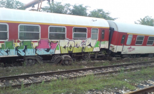 Влакът при гара „Калояновец" е дерайлира заради човешка грешка
