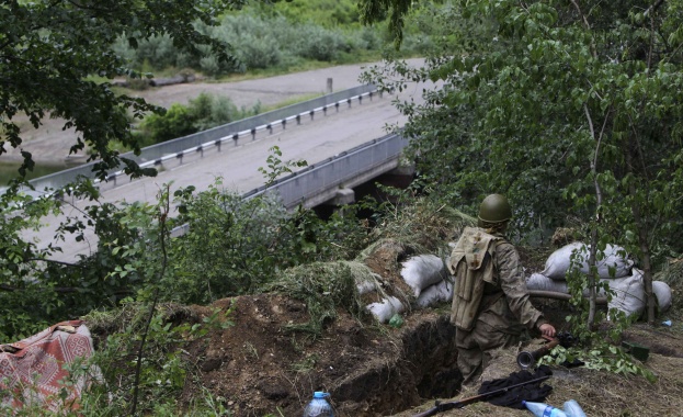 Украински военни се опитват да излязат от обкръжението до Луганск