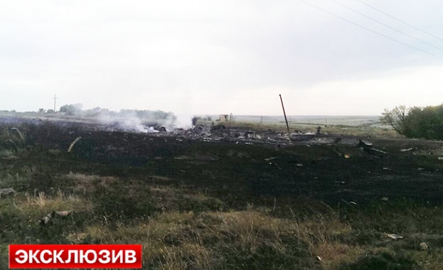 Преди падането на боинга местни жители видели в небето военен самолет 