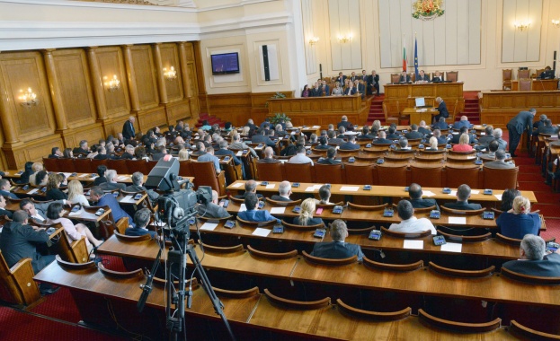 В парламента обсъдиха промяната в закона за таксиметорвите услуги