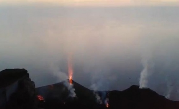 Вулканът Стромболи пак се събуди /видео/