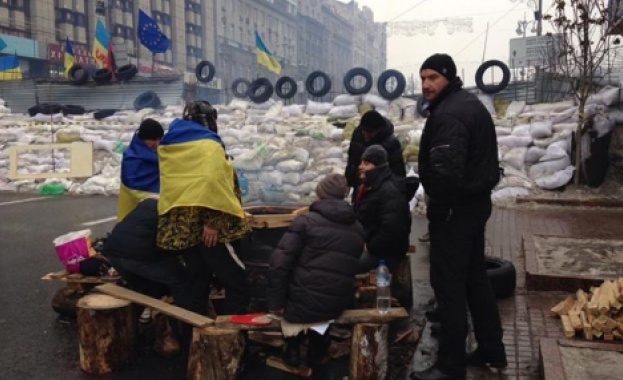 Развалят барикадите в центъра на Киев 