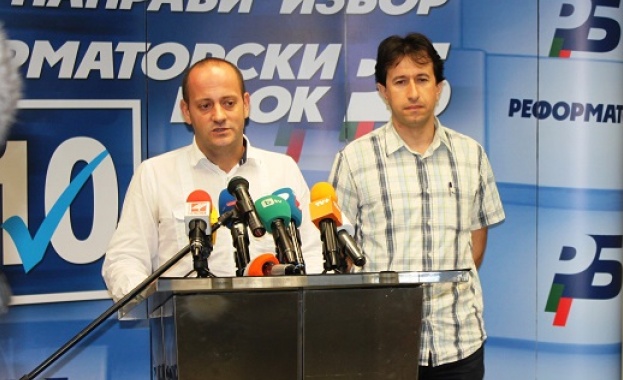 Радан Кънев: Борисов изнудва хората да гласуват за него