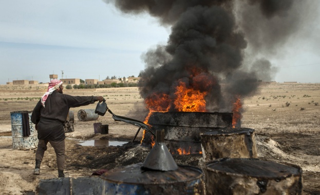 ЕС обмисля как да попречи на „Ислямска държава” да продава сирийски петрол 