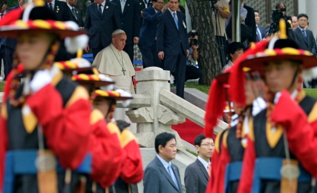 Културата на смърта бързо се просмуква в развиващите се държави, предупреди папата