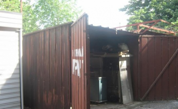 Край на незаконните гаражи в столичния район Красна поляна Багер