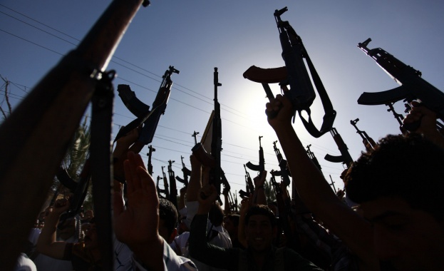 Бойци на "Ислямска държава" са взели десетки заложници в болница в Рамади