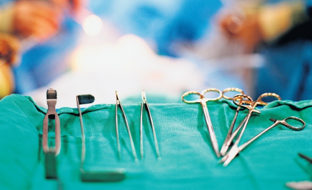 С уникална операция, плевенски ортопеди възстановиха изрязана бедрена кост