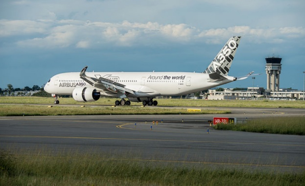 Airbus A350 XWB завършва околосветския си полеви тест