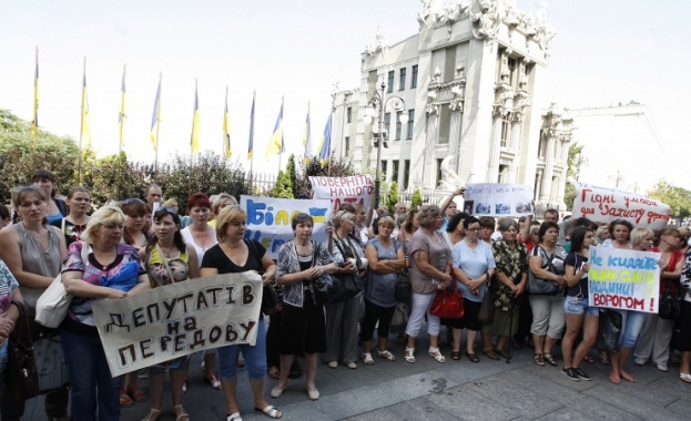 „Войнишките майки на Украйна“ събират данни за загиналите военни в източната част на страната