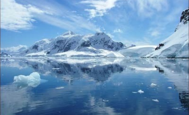 Учени откриха четири мъртви езера в Антарктида 