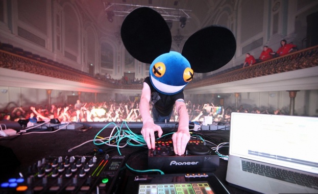 Disney нападна известен DJ заради Мики Маус 