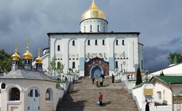 В Украйна расколници превзимат православни църкви