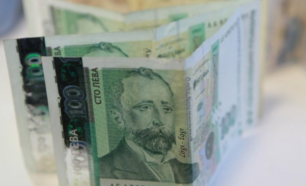 Митничари на Малко Търново задържаха над 70 000 лева контрабандна валута