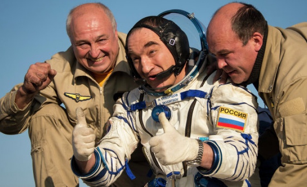 Трима космонавти се завърнаха на Земята след 6 месеца в МКС 