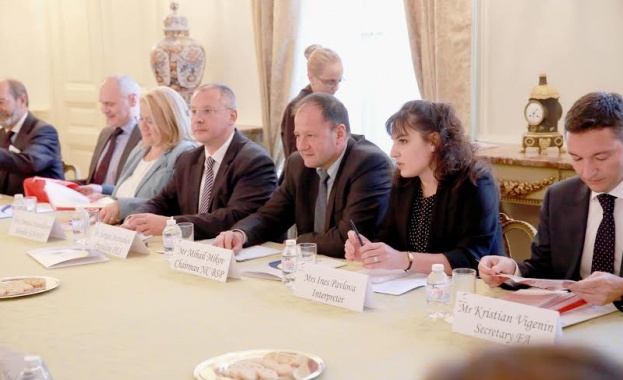 Миков и Станишев се срещнаха с посланици от ЕС