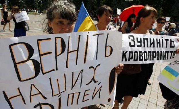 Майки на украински военни протестираха в Киев