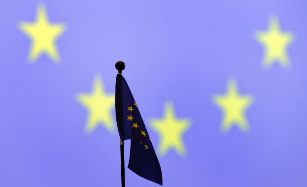 Издигат знамето на ЕС на официална церемония пред президентството на 9 май