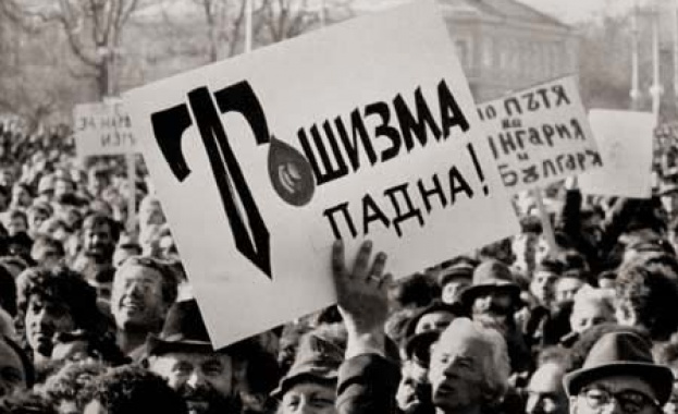 Изложба '89 тогава и сега: 25 плаката за 25 години свобода