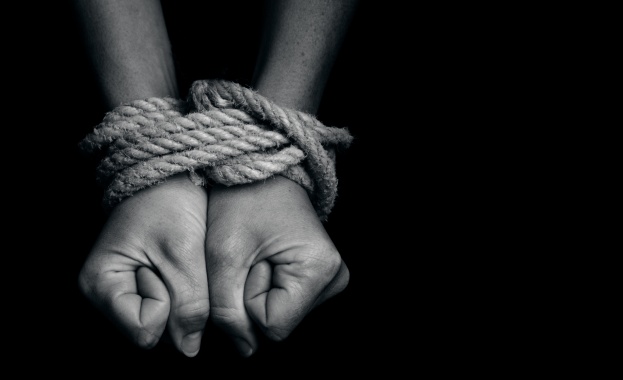 Обвиняеми за трафик на хора са предадени на съд
