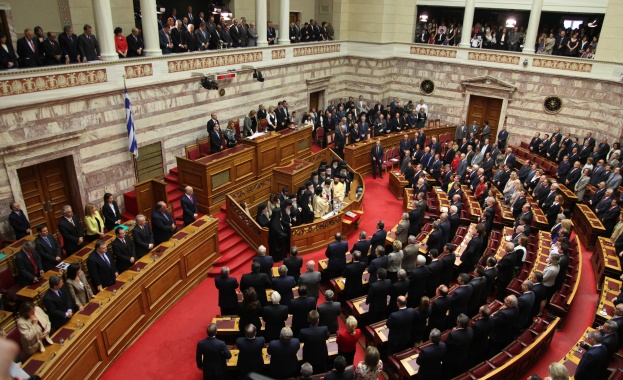 Управляващата в Гърция партия СИРИЗА е пред разцепление