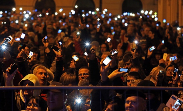 Протест срещу данък върху интернет трафика в Унгария