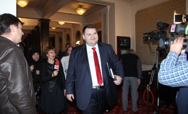 Пеевски ще разкрива собствениците на медиите, внесе законопроект в парламента