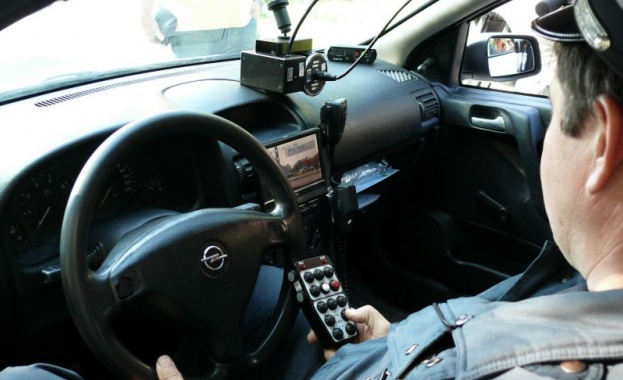 Тормоз: Полицаи без микрофони масово спират за проверка регистрирани в ЕС коли 