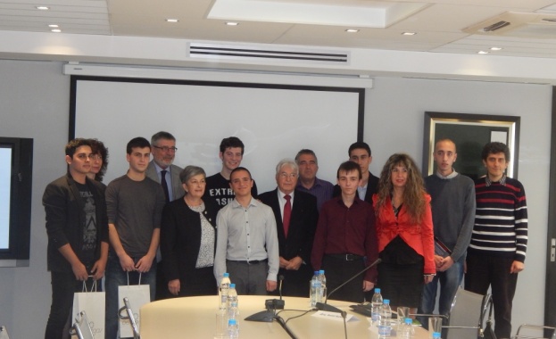 Ученици от София, Русе, Пловдив и Сливен  спечелиха наградите от конкурса „Млад изобретател”
