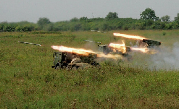 Украинската армия не прекратява обстрела в Новорусия