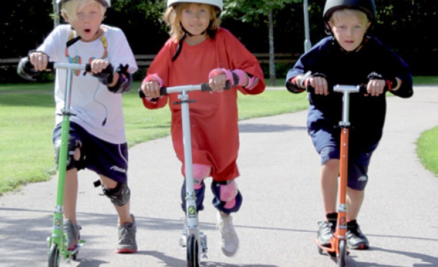 Тротинетките и колелата са най-опасните играчки за децата
