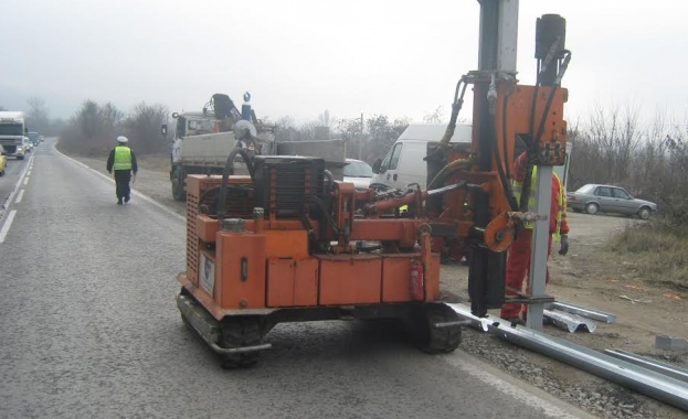 Завършват ремонтните дейности на пътя край Мурсалево