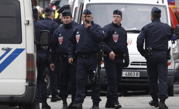 Арестуваха двама души за атентатите в Париж от 2015г.