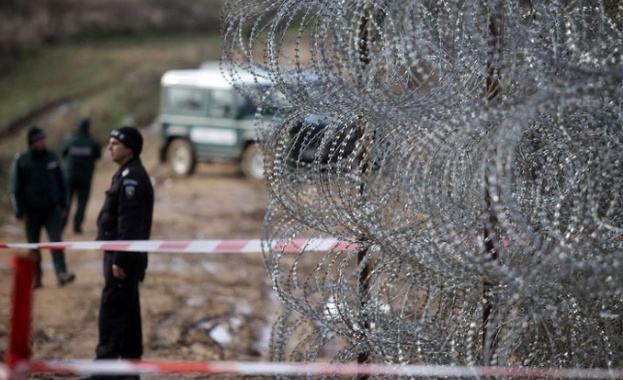 Словения започна да строи ограда по границата