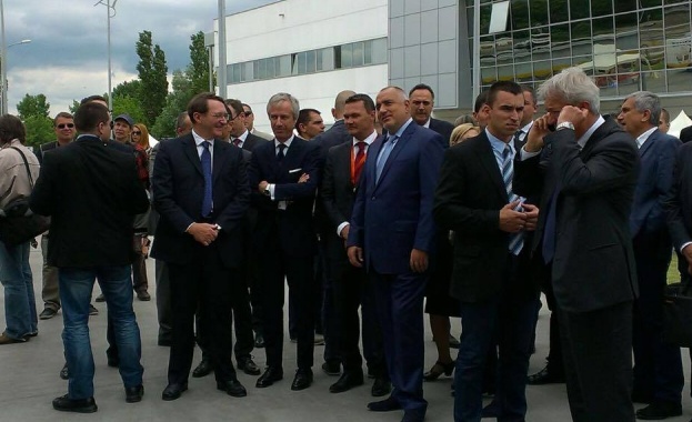 Борисов: За няколко дни открихме заводи, които ще осигурят работа на над 10 000 души